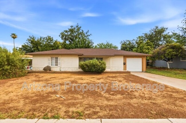 Photo - 4640 E Oak St