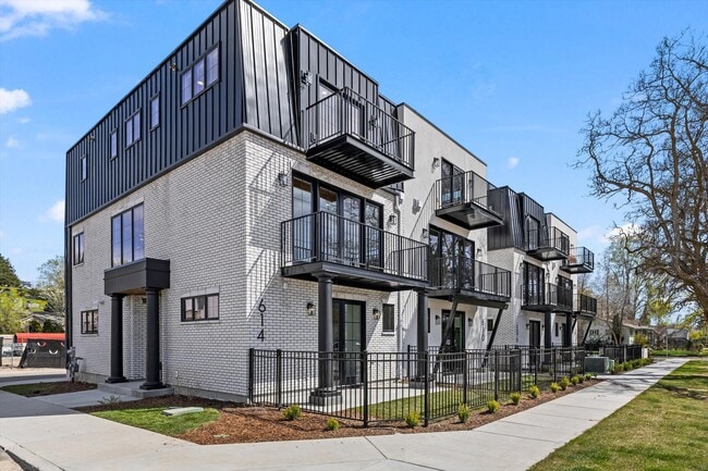 Building Photo - 614 N Avenue H Ave