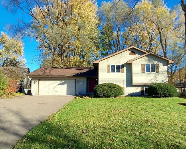 Building Photo - Nice 4 Bedroom 2 Bathroom house in Hudson