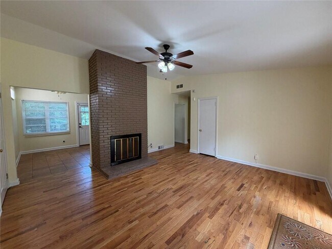 Photo - 2720 Hollywood Dr