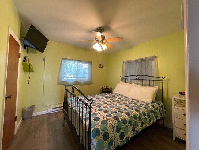 Photo - 106 9th St SE