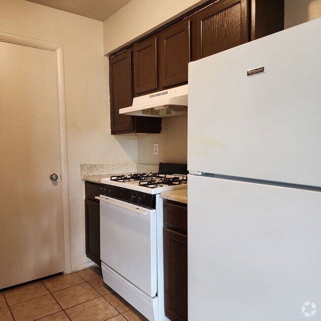 Building Photo - 1BR $700/m with $500 deposit Unit 111 Rental