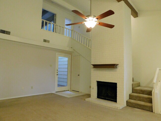 Photo - Beautiful Townhouse off Frankford!