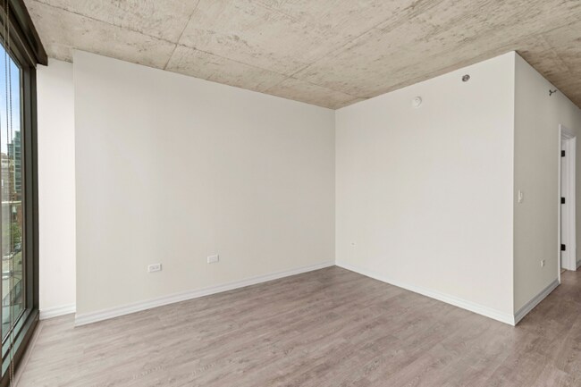 Photo - 661 N Wells St