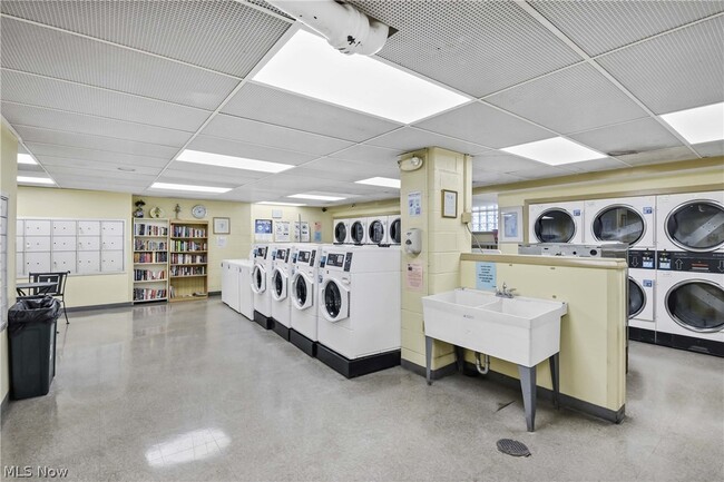 Photo - 11850 Edgewater Dr Unit 619