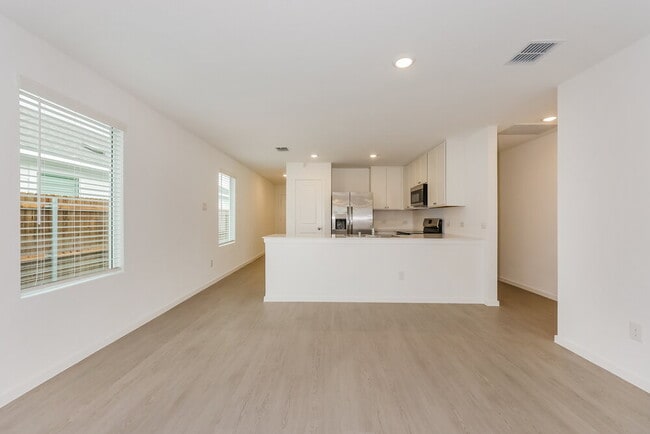 Photo - 1219 Maple St