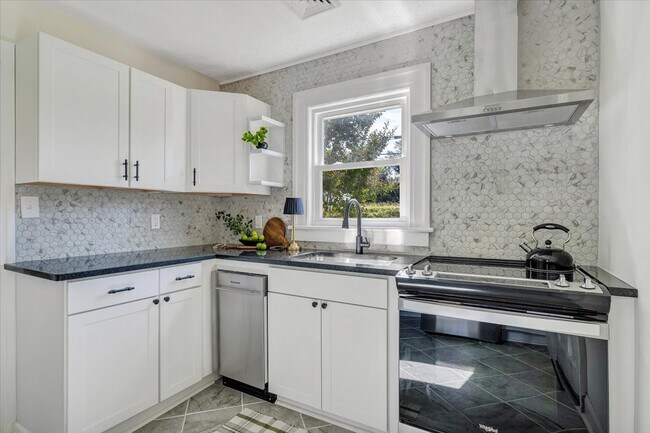 Photo - 109 Crestview Dr