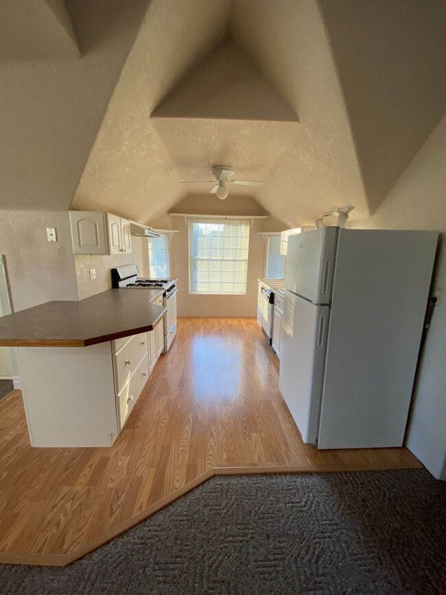 Photo - Nice Upstairs 1bd/1bth Apartment - All utilities included!