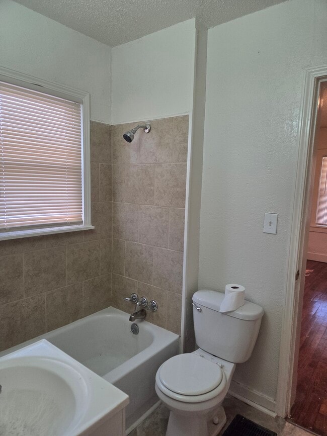 Photo - 3429 Mersington Ave