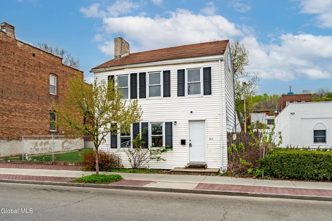 Photo - 362 2nd St