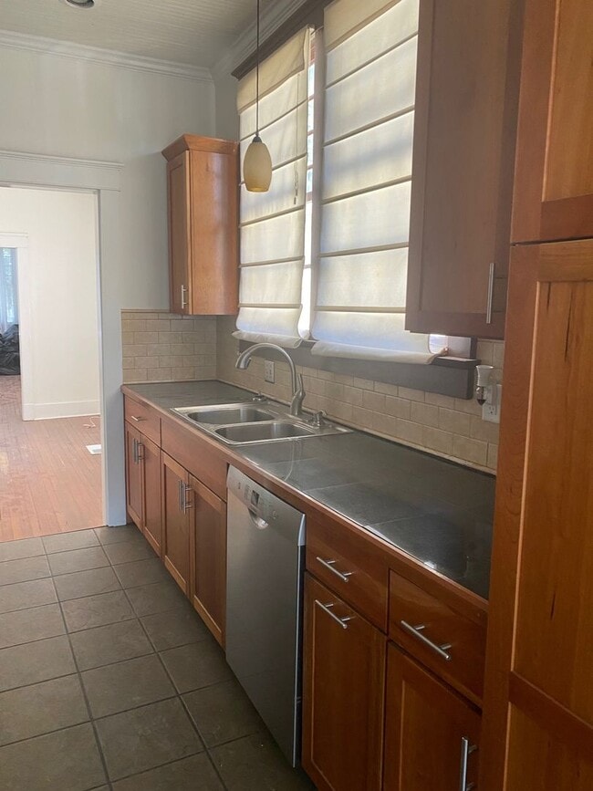 Photo - Renovated cottage in University area 2bed/...