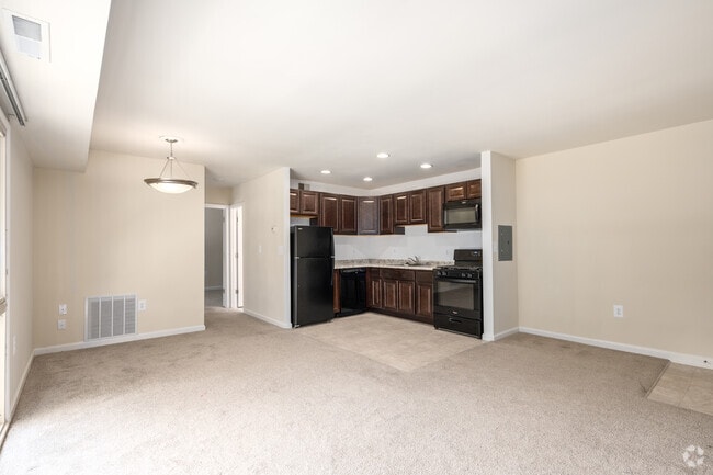 1BR, 1BA - 700SF