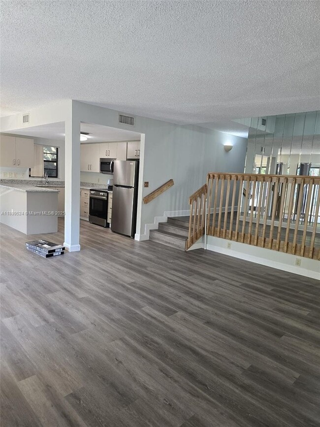 Photo - 4705 SW 62nd Ave Unit 201