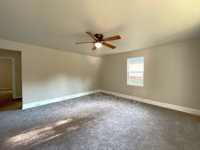 Photo - 706 Hillside St