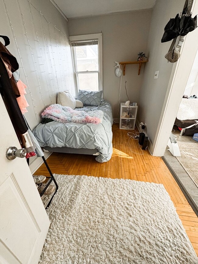 Photo - 1527 Ferry St