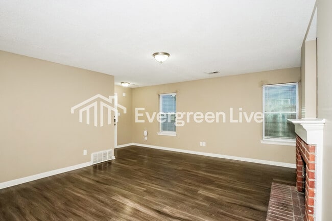 Photo - 6000 Wagon Hill Rd E