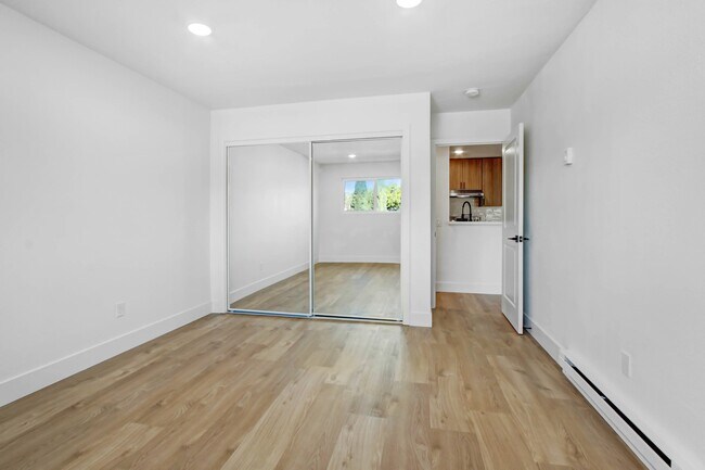 Photo - 930 N Martel