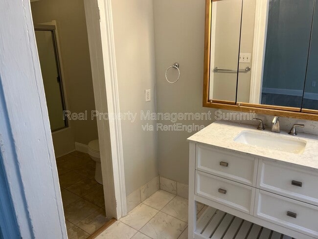 Photo - 401 N Augusta St Unit Apt B