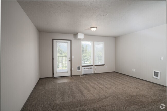 1BR, 1BA - 780SF