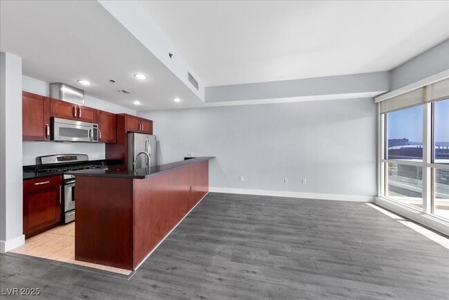 Building Photo - 4575 Dean Martin Dr Unit 1201