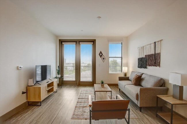 Photo - 555 N College Ave Unidad ID1014599P