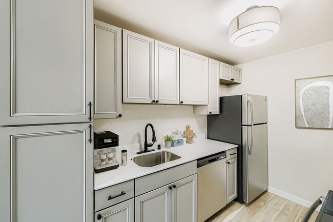 Photo - Beautifully Renovated 1 & 2 Bedroom Apartments in Lynnwood!