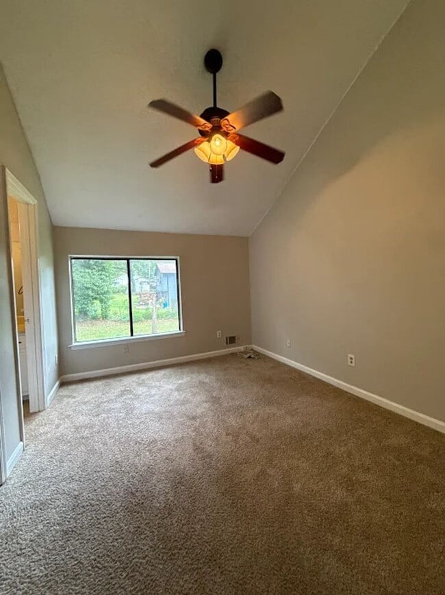 Photo - 3 Bed 2.5 bath in Stone Mountain!