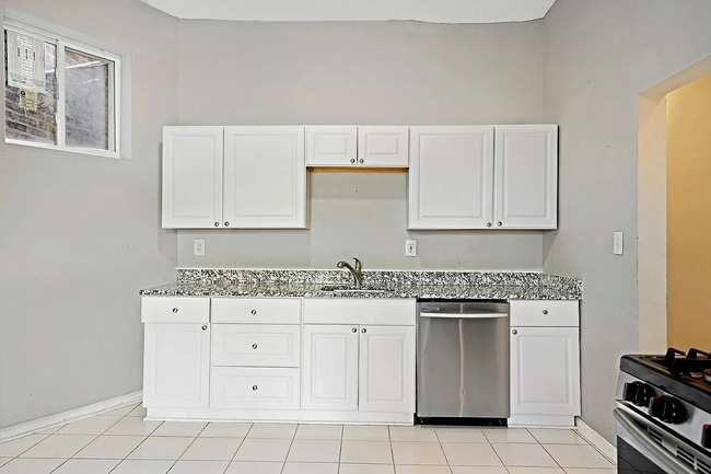 Photo - Charming 2-Bed Oasis on Augusta Blvd: Your Perfect Urban Retreat in Chicago! Unit 3131-2F