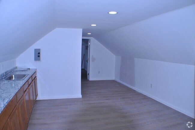 Building Photo - 3 Portina Rd Rental