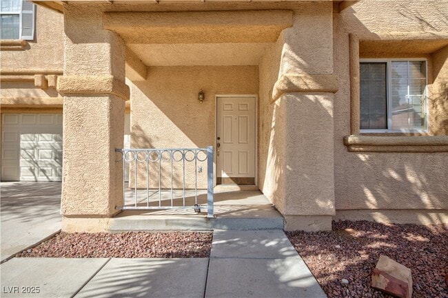 Photo - 10736 Tottenham Ave