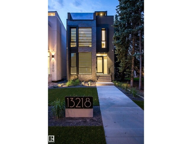 Photo - 13218-13102 102 Ave NW
