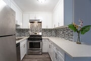2BR, 2BA-900 SF