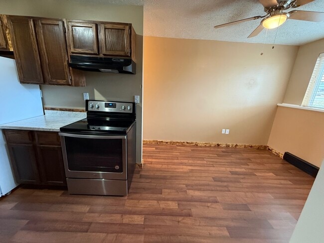 Photo - 310 N 9th Ave