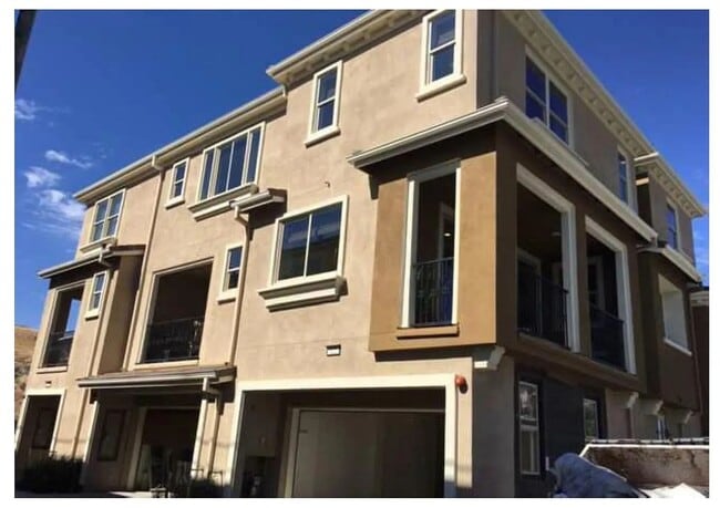 SAN JOSE - Tri-Level Spacious 4-Bedroom To... - SAN JOSE - Tri-Level Spacious 4-Bedroom To... Casa