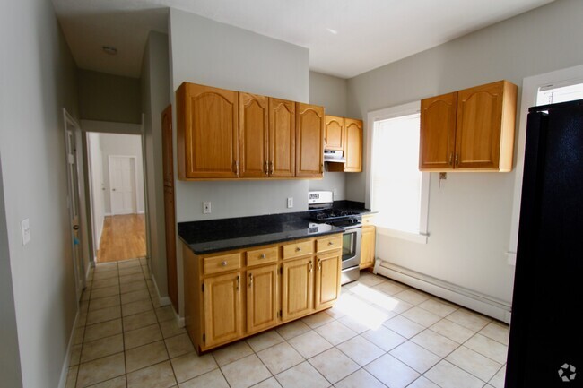 Building Photo - 154 Bennington St Unit 2 Rental
