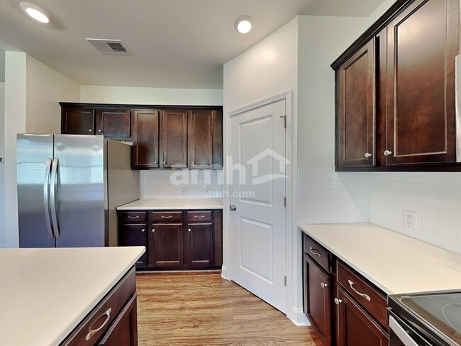 Photo - 106 Larragan Dr