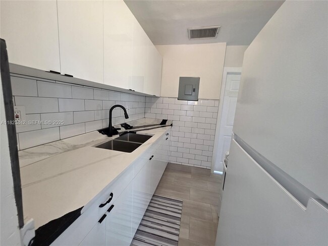 Photo - 120 NE 10th Ave Unit 3