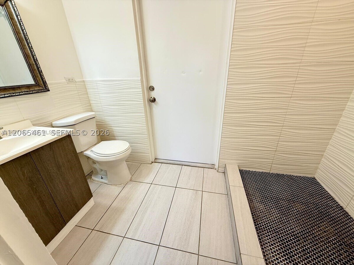 Photo - 2240 N 57th Ave