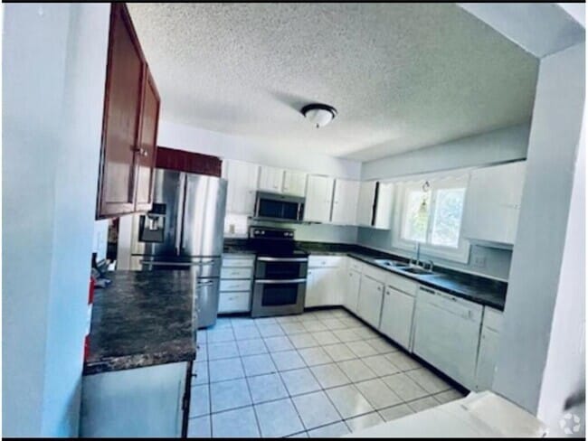 Building Photo - 504 Crestview Dr S Rental
