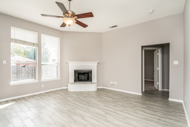 Photo - 2504 Castle Ridge Dr