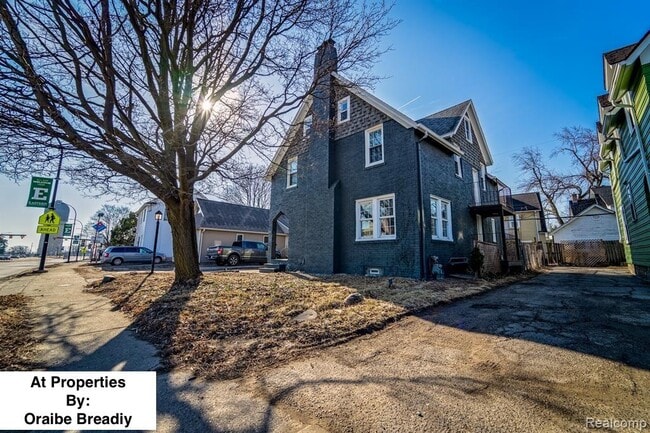 Photo - 959 Washtenaw Ave