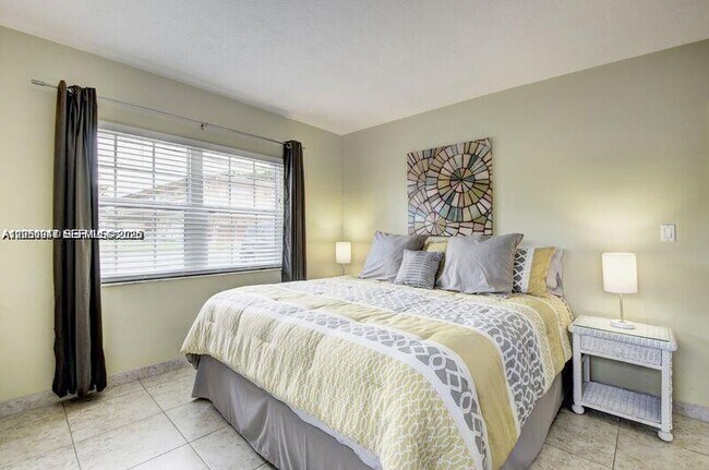 Photo - 221 SE 9th Ave Unidad 112