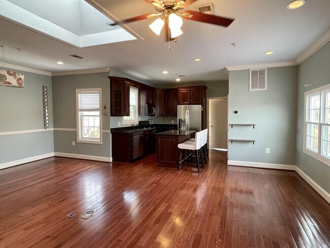 Photo - 611 Quincy St NW