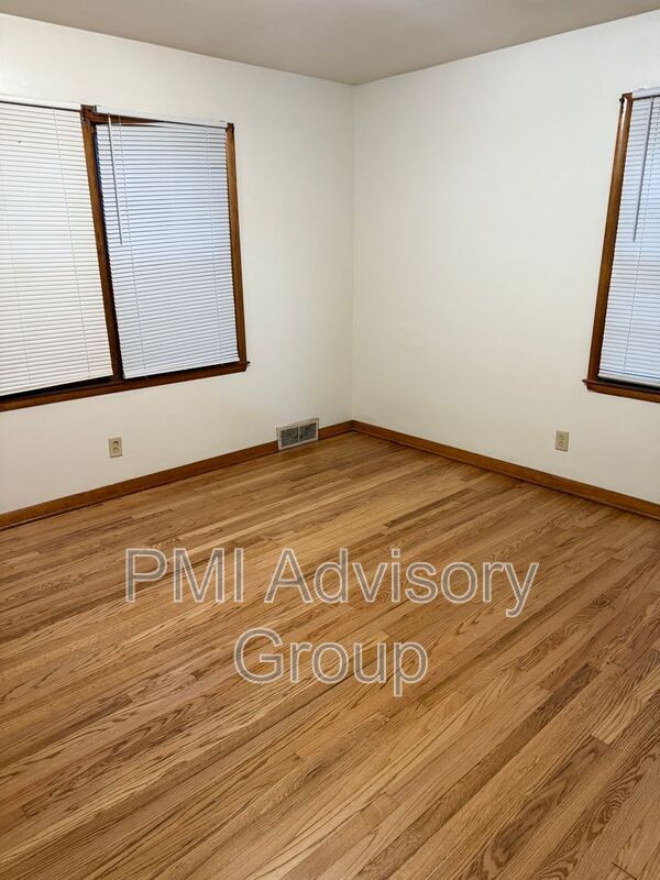 Photo - 1745 SW Mission Ave