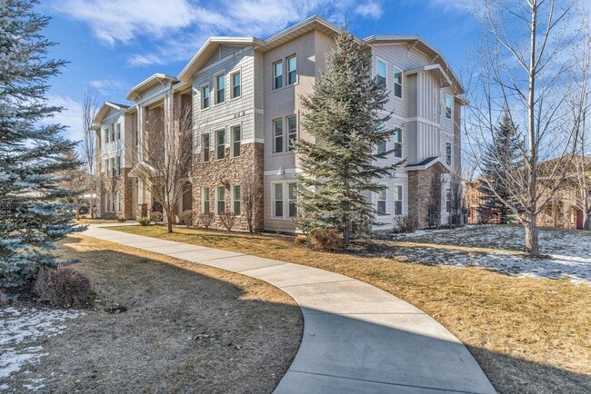 Building Photo - Ranch Landing Condo