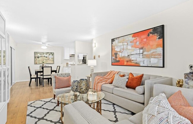 Photo - 1351 N Orange Dr Unidad 210 Rental