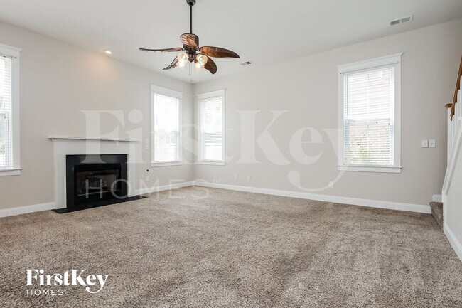 228 Silverwood Ln