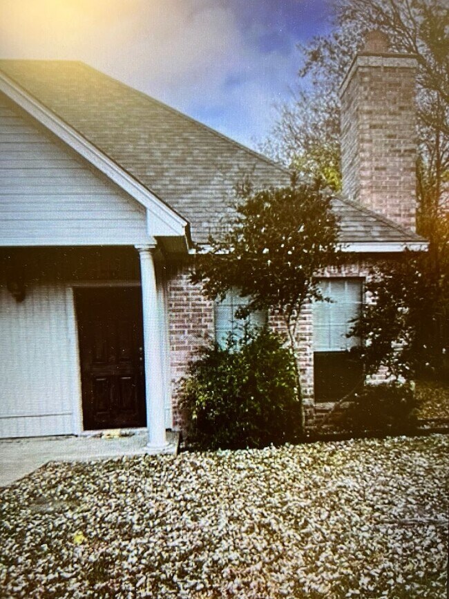 Photo - 322WANDERSON100-200 Unit 100