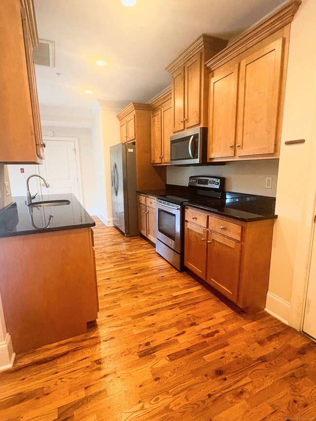 Building Photo - 21 Seir Hill Rd Unit APT 3