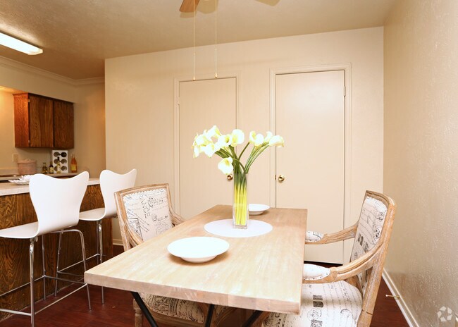 Park Grove Square Apartments For Rent In Irving Tx Forrent Com